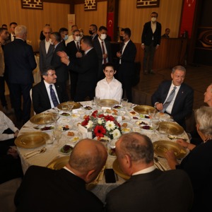 Millî Savunma Bakanı Hulusi Akar, Şehit Aileleri ve Gazilerle İftarda Bir Araya Geldi - fotoğraf 22