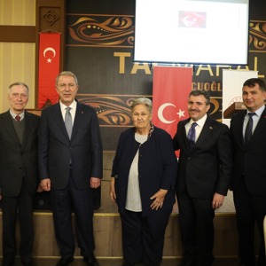 Millî Savunma Bakanı Hulusi Akar, Şehit Aileleri ve Gazilerle İftarda Bir Araya Geldi - fotoğraf 29