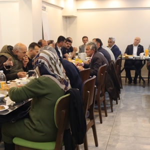 AĞRI AİLE VE SOSYAL HİZMETLER İL MÜDÜRLÜĞÜ VE BAĞLI KURULUŞLARLA İFTAR YEMEĞİ PROGRAMI DÜZENLENDİ - fotoğraf 5