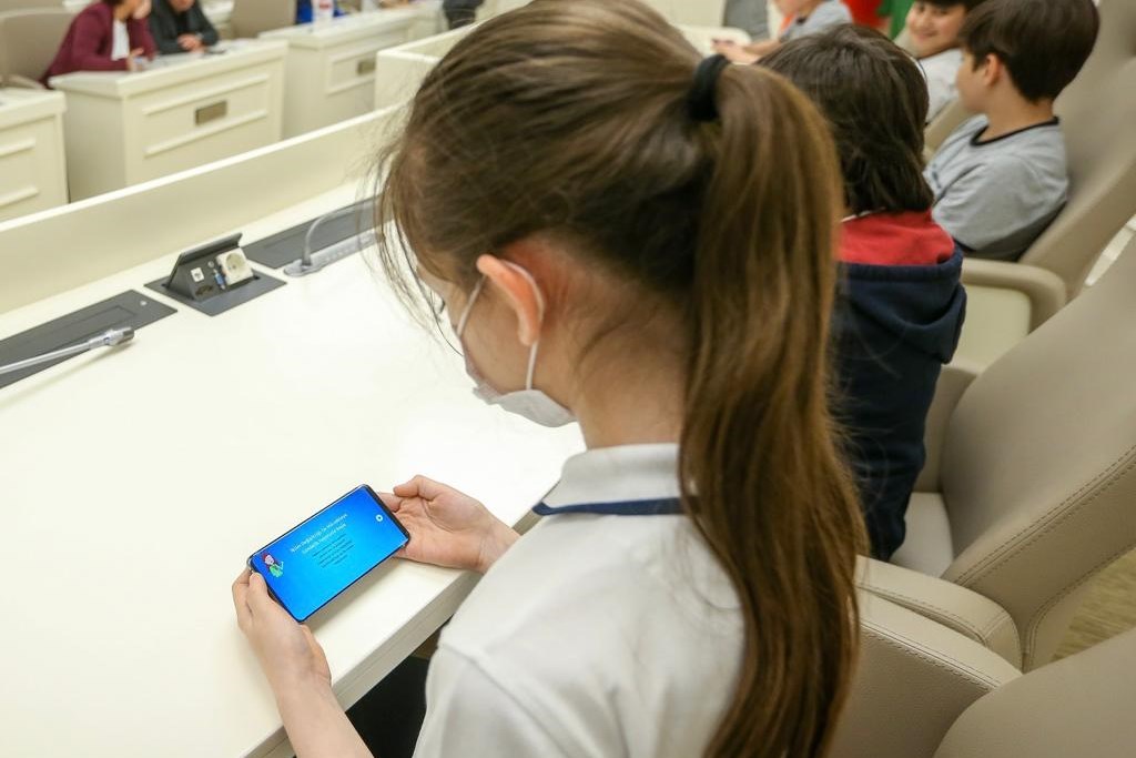 Bakanımız Derya Yanık: “Çocuklarımız istedi biz yaptık, Dijital Okuryazarlık Ehliyeti Projesi uyguluyoruz”