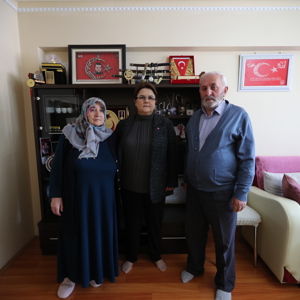 Bakanımız Yanık, Şehit Özgür Gençer'in Annesi Zennuriye Gençer ve 75. Yıl Huzurevindeki Anneleri Ziyaret Etti  - fotoğraf 1