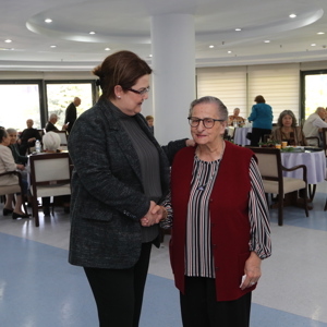 Bakanımız Yanık, Şehit Özgür Gençer'in Annesi Zennuriye Gençer ve 75. Yıl Huzurevindeki Anneleri Ziyaret Etti  - fotoğraf 7