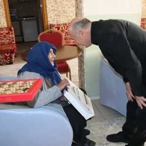 İL MÜDÜRÜMÜZ MEHMETŞAFİ ERİM'DEN HUZUREVİ'NE ANNELER GÜNÜ ZİYARETİ - fotoğraf 2