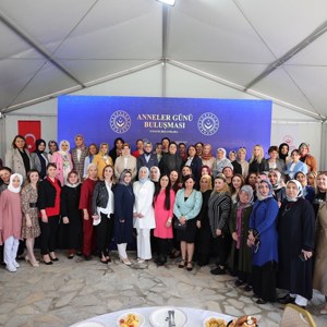 Aile ve Sosyal Hizmetler Bakanımız Derya Yanık, Anneler Gününde Sosyal Hizmet Kuruluşlarındaki Kadın Çalışanlarla Bir Araya Geldi - fotoğraf 2