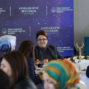 Aile ve Sosyal Hizmetler Bakanımız Derya Yanık, Anneler Gününde Sosyal Hizmet Kuruluşlarındaki Kadın Çalışanlarla Bir Araya Geldi - fotoğraf 4