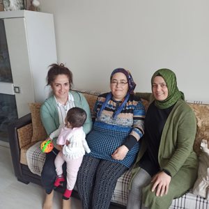 Müdürlüğümüzden hizmet alan annelerimiz ziyaret edilerek anneler günü kutlandı. - fotoğraf 3