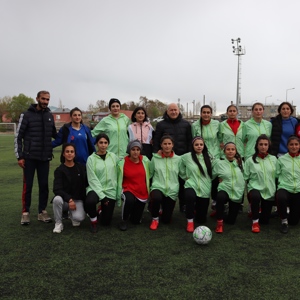 İL MÜDÜRÜMÜZ KADIN FUTBOL TAKIMININ ANTREMANINA KATILDI - fotoğraf 5