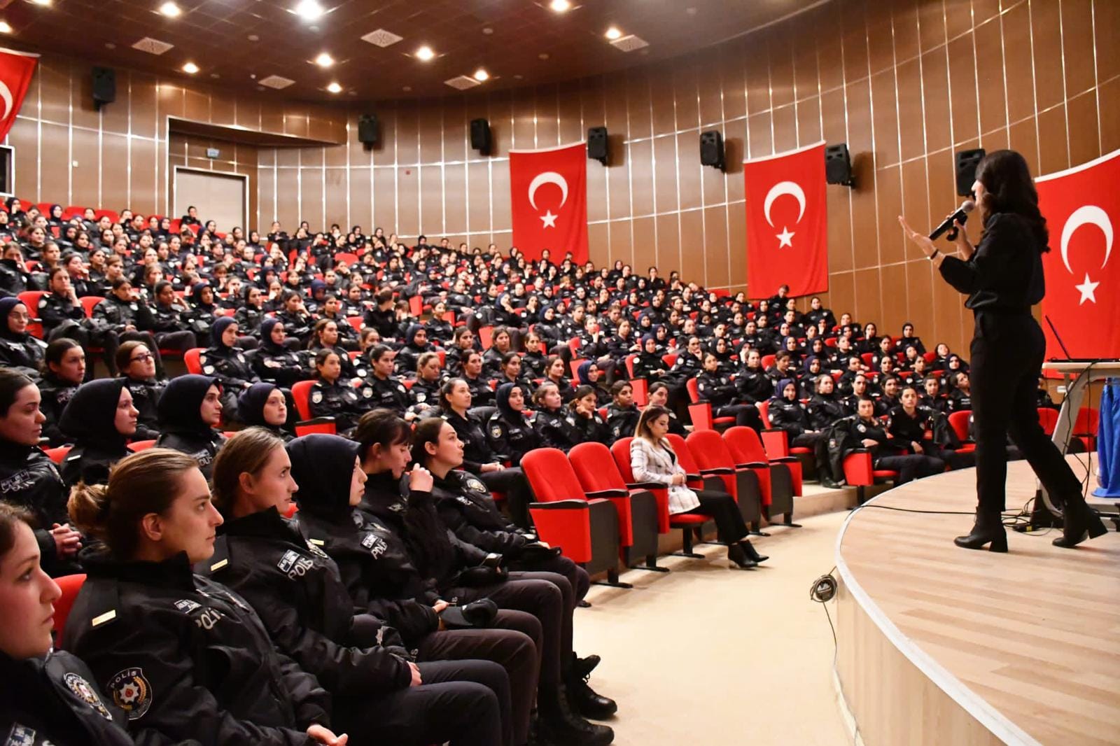 Yozgat Polis Meslek Yüksek Okulu Öğrencilerine yönelik Aile Eğitim Programı (AEP) ve Evlilik Öncesi Eğitim Düzenlendi.