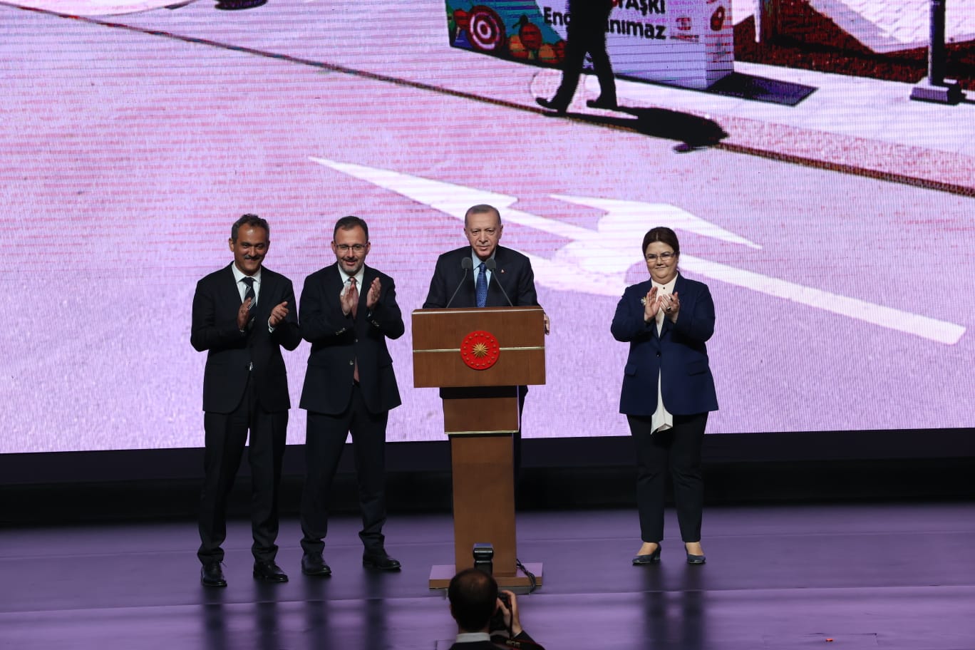 Cumhurbaşkanı Erdoğan ve Bakanımız Derya Yanık Özel Eğitim Okullarına Spor Malzemesi Dağıtım Töreni'ne Katıldı 