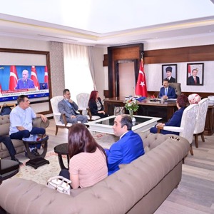 İl Müdürümüz Ömer Turan 10-16 Mayıs Engelliler Haftası sebebiyle Engelli Dernek Başkanları ve STK temsilcileri ile birlikte Sayın Valimiz Hüseyin Aksoy'u makamında ziyaret ettiler - fotoğraf 1