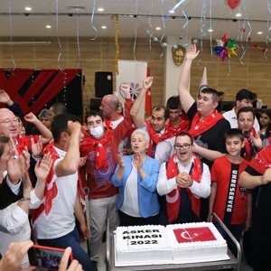 ÖZEL ASKERLERİN KINALARI YAKILDI - fotoğraf 2