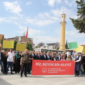 Aile Farkındalık Kortej Yürüyüşü Gerçekleştirildi - fotoğraf 1