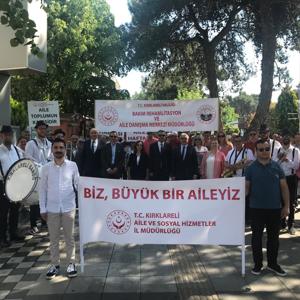 15-21 Mayıs Aile Haftası Münasebetiyle Düzenlediğimiz "Biz Büyük Bir Aileyiz" Temalı Farkındalık Yürüyüşümüz 7'den 70'e Geniş Bir Katılımla Gerçekleşti. - fotoğraf 1