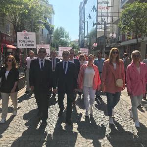 15-21 Mayıs Aile Haftası Münasebetiyle Düzenlediğimiz "Biz Büyük Bir Aileyiz" Temalı Farkındalık Yürüyüşümüz 7'den 70'e Geniş Bir Katılımla Gerçekleşti. - fotoğraf 3