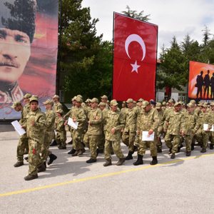 10-16 Mayıs Dünya Engelliler Haftası nedeniyle özel kardeşlerimize yönelik İlimiz Garnizon Komutanlığında düzenlenen temsili yemin törenine katılım sağladık. - fotoğraf 1