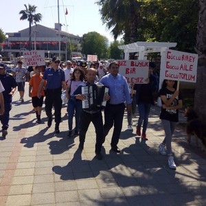 15-21 Mayıs Aile Haftası kapsamında “Biz, Büyük Bir Aileyiz” temalı kortej yürüyüşü gerçekleştirildi. - fotoğraf 3