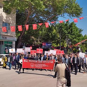 15-21 Mayıs Aile Haftası dolayısıyla "Biz Büyük Bir Aileyiz" yürüyüşü gerçekleştirildi. - fotoğraf 2
