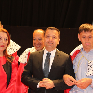 ENGEL TANIMAYAN TİYATRO GÖSTERİSİ (İNSANLAR, İNSANCIKLAR) - fotoğraf 4