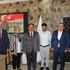 İl Müdürlüğümüze Kıymetli Şehit ve Gazi Yakınımız ile Gazimizden Ziyaret - fotoğraf 1
