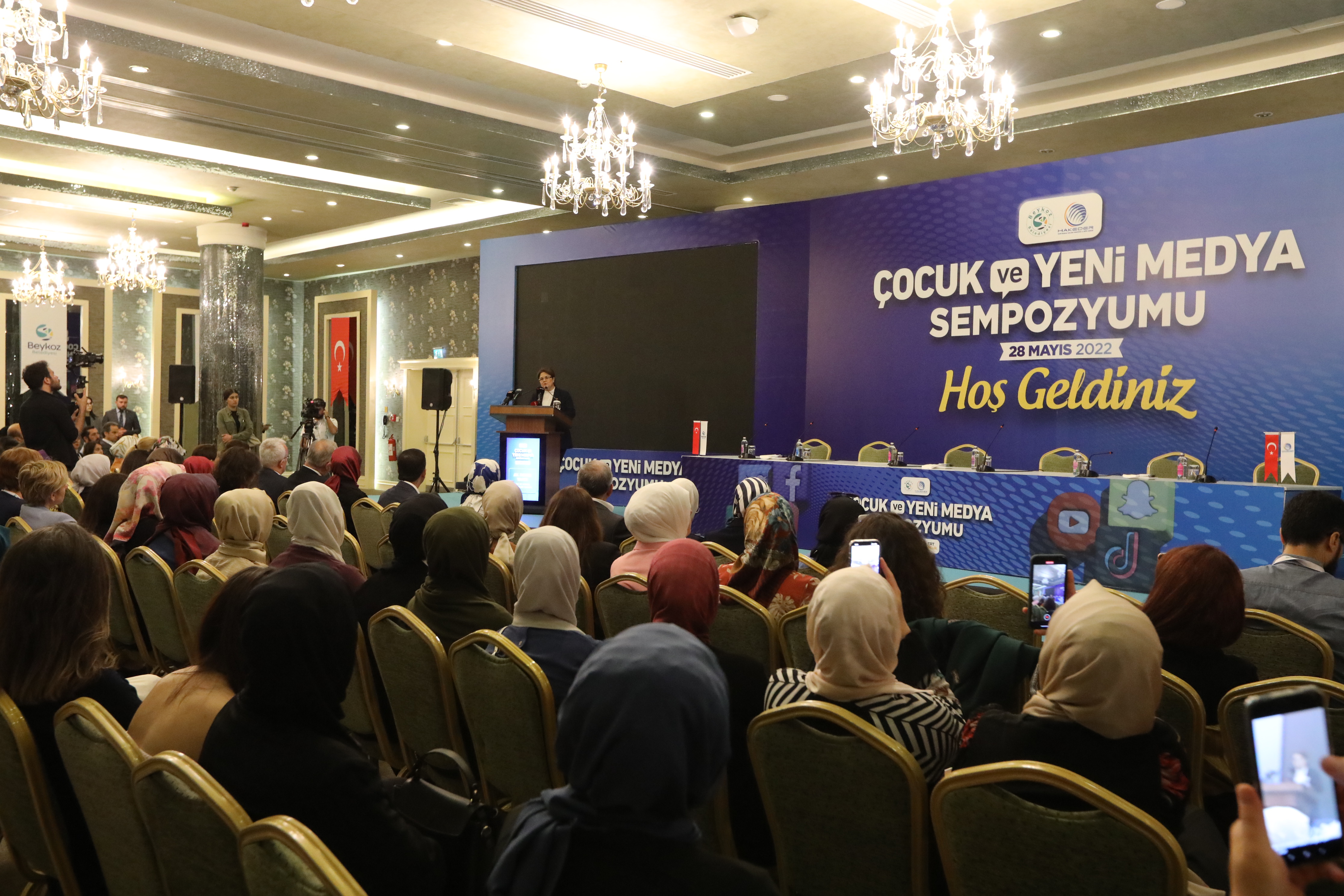 Aile ve Sosyal Hizmetler Bakanımız Derya Yanık, Çocuk ve Yeni Medya Sempozyumu'na Katıldı