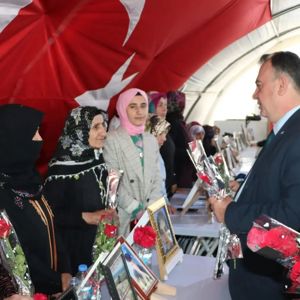 İl Müdürümüz Sn. Muzaffer AKÇAM'dan Anneler Gününde Diyarbakır Annelerine Ziyaret - fotoğraf 2