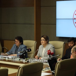 Aile ve Sosyal Hizmetler Bakanımız Derya Yanık, TBMM Dijital Mecralar Komisyonu Toplantısına Katıldı - fotoğraf 2