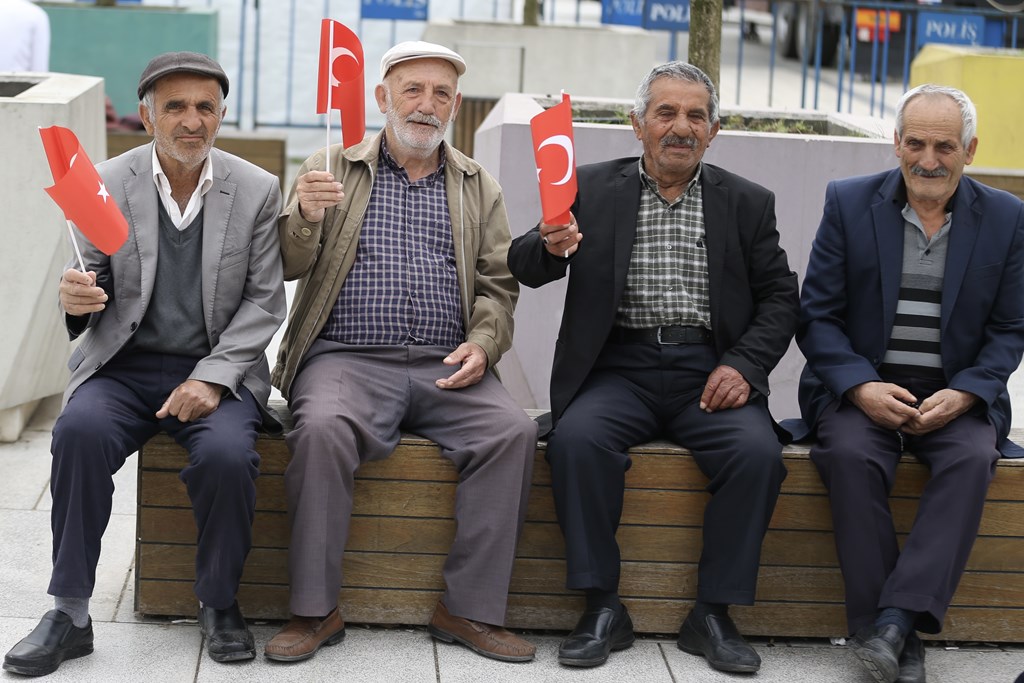 Bakanımız Derya Yanık: “Haziran ayında 1 milyar 499 milyon TL tutarında yaşlı aylığı ve engelli aylıklarını hesaplara yatırdık”