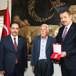 Kıbrıs Gazilerimize Şeref Madalyalarını Takdim Ettik. - fotoğraf 2