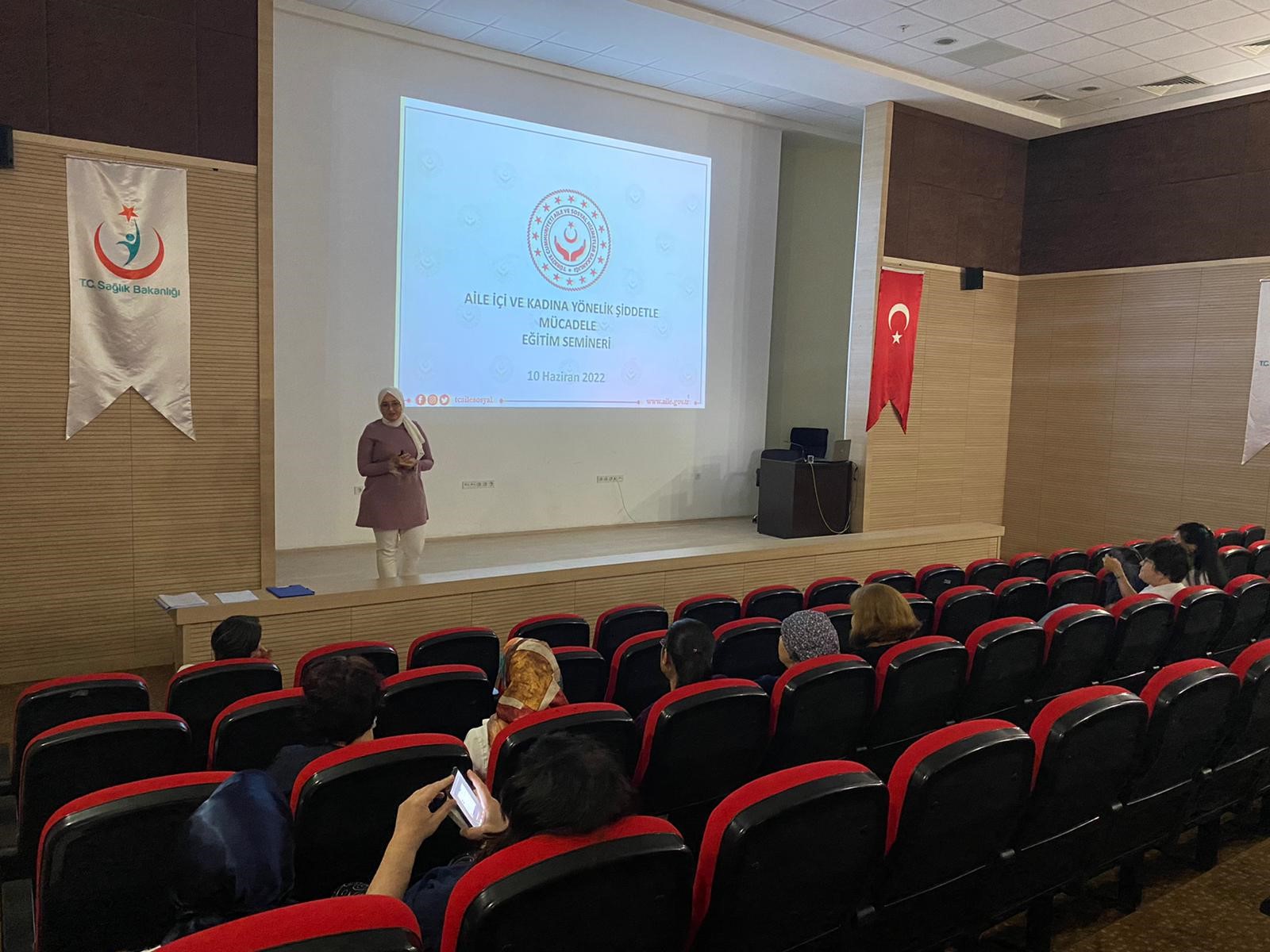 Eğitim ve Araştırma Hastanesinde Aile İçi ve Kadına Yönelik Şiddetle Mücadele Eğitimi