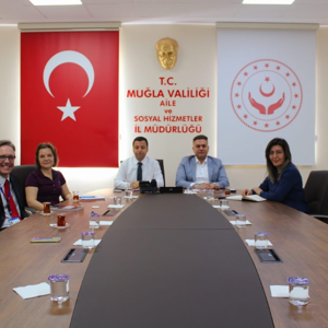 "DÜZENSİZ GÖÇ VE YABANCI REFAKATSİZ ÇOCUKLAR" KONULU TOPLANTI GERÇEKLEŞTİRİLDİ - fotoğraf 1