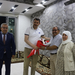 Aziz Şehidimizin Kıymetli Babası ile Kahraman Gazimizin Babalar Gününü Tebrik  Ettik - fotoğraf 6