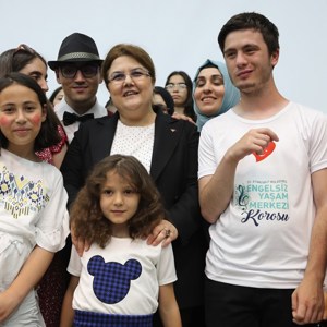 Bakanımız Derya Yanık Engelsiz Yaşam Merkezini Ziyaret Etti - fotoğraf 1