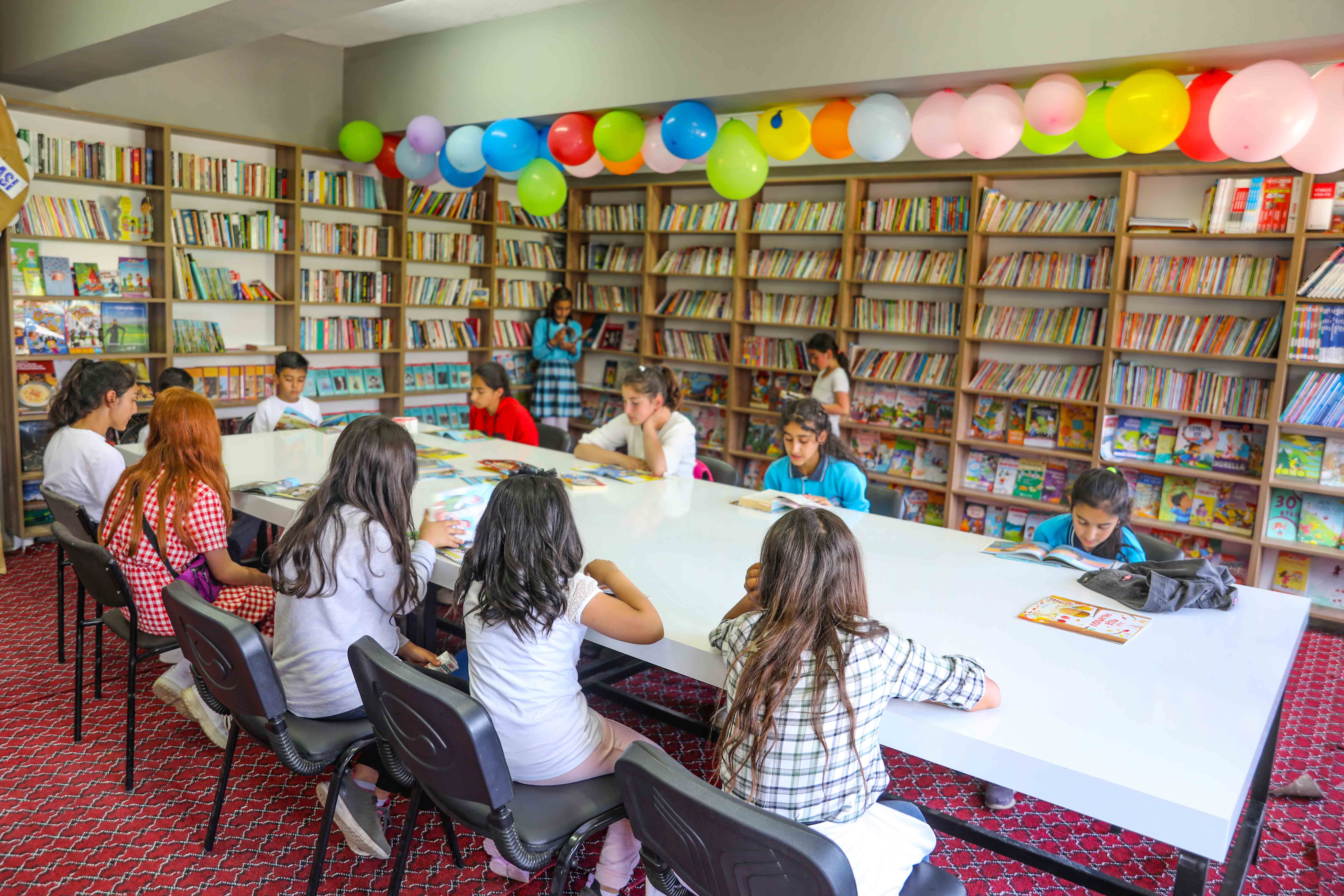 Çıtır Çıtır Felsefe serisindeki 7 kitap muzır ilan edildi