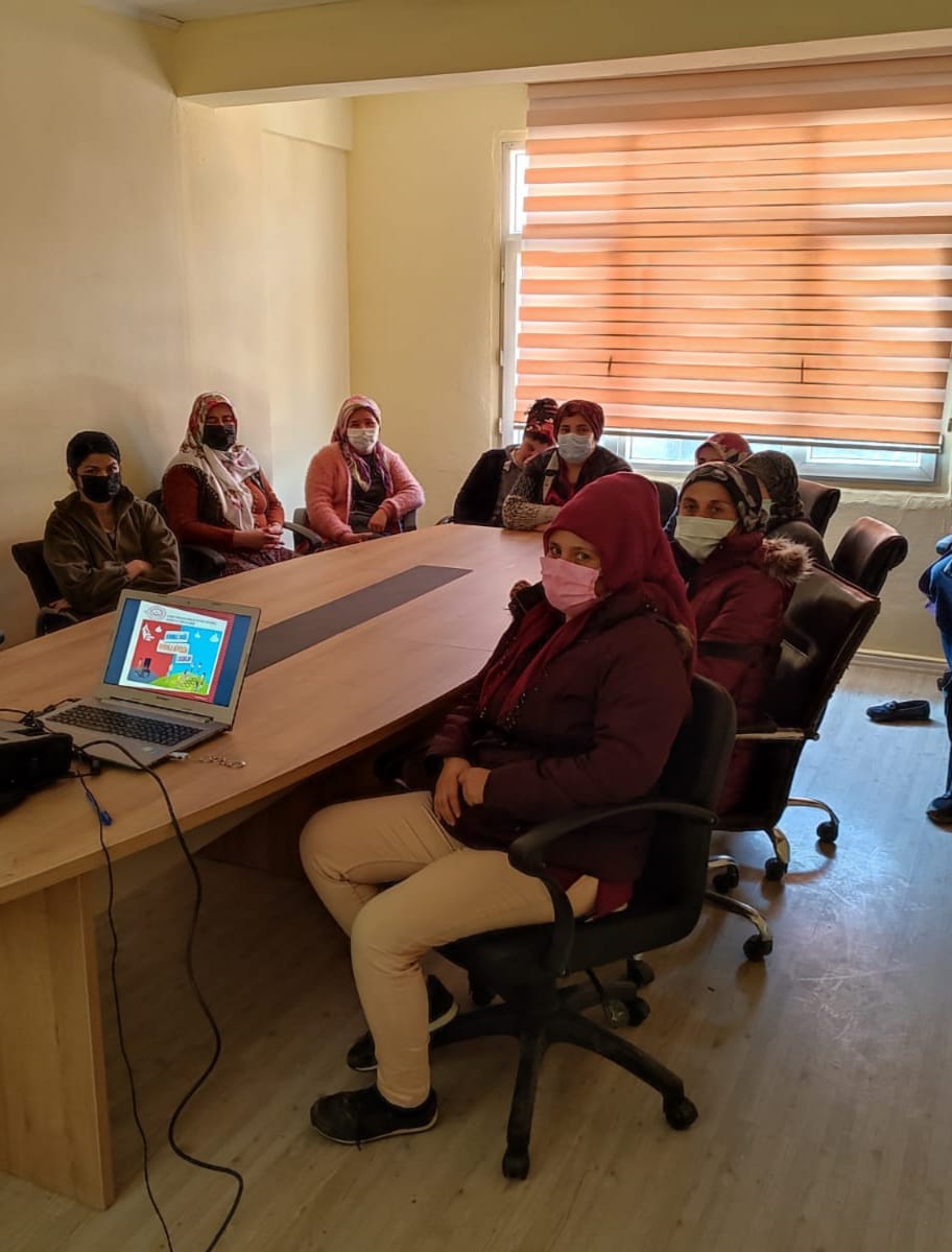 Hassa Sosyal Hizmet Merkezi Müdürlüğü tarafından ‘’Bilinçli Medya Kullanımı’’ konusunda seminer verildi.