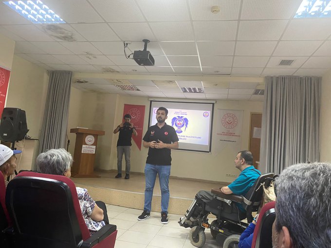 Erdemli Huzurevi Yaşlı Bakım Rehabilitasyon Merkezi Müdürlüğü personellerimiz ve sakinlerimize, Mersin Terörle Mücadele Şube Müdürlüğü tarafından "Bilgilendirme ve Önleme Faaliyetleri" konularında eğitim gerçekleştirildi.