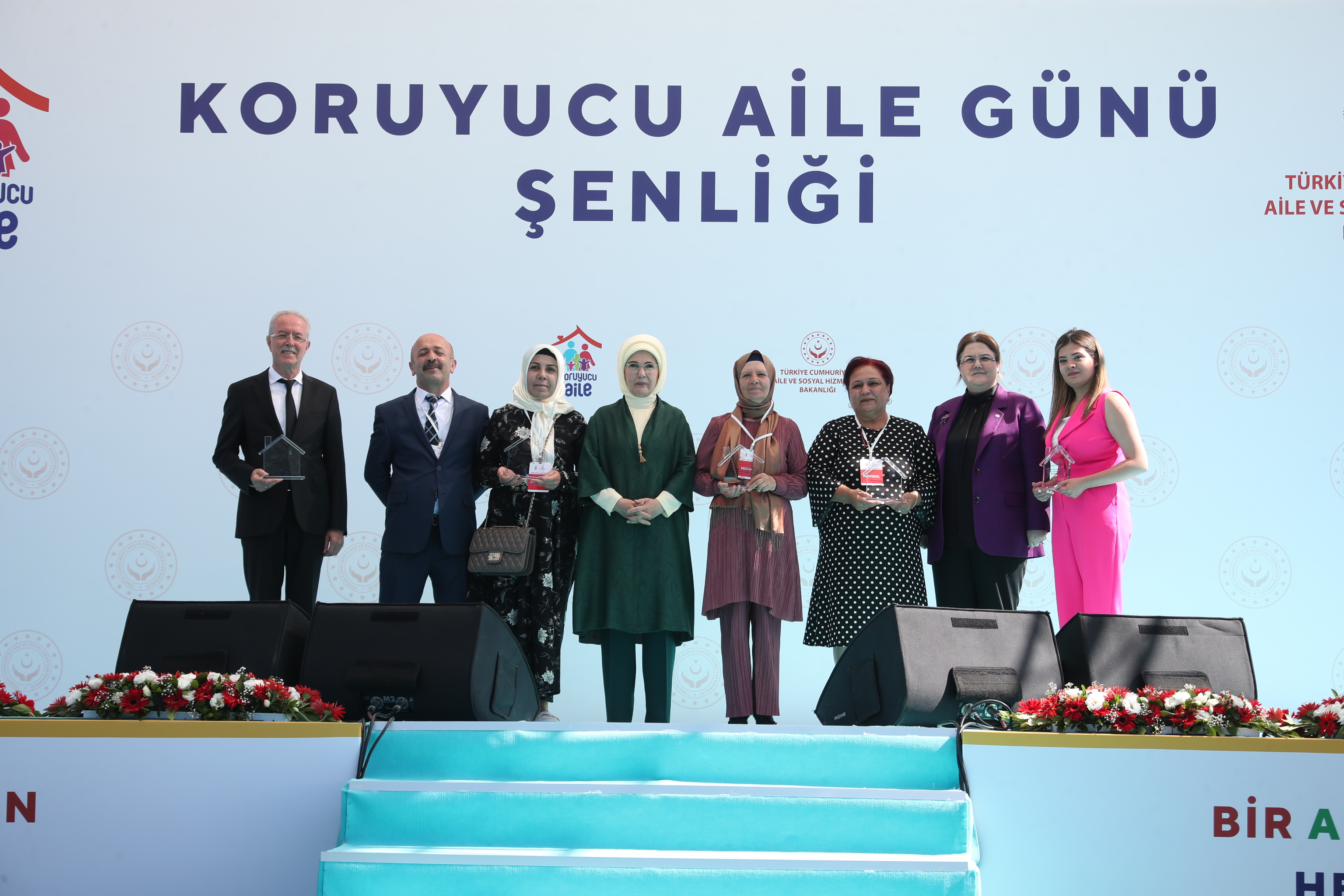 Emine Erdoğan Hanımefendi ve Bakanımız Derya Yanık Koruyucu Aile Günü Şenliğine Katıldı