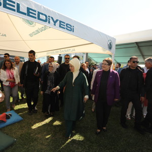Emine Erdoğan Hanımefendi ve Bakanımız Derya Yanık Koruyucu Aile Günü Şenliğine Katıldı - fotoğraf 3