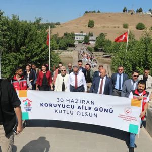 Koruyucu Aile Günü Farkındalık Yürüyüşü Gerçekleştirildi - fotoğraf 1