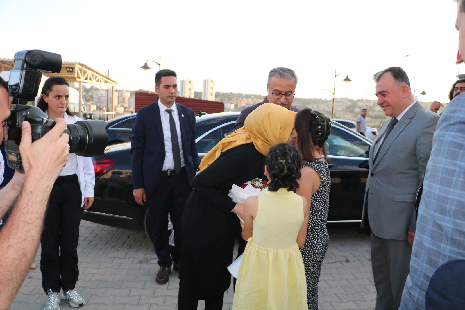 Vali Ali İhsan SU ve Eşi Zeliha SU Hanımefendi Ayşe Hafsa Sultan Çocuk Evleri Sitesi'nde Çocuklarla Bir Araya Geldi 