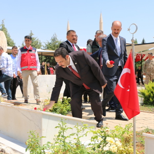 Bayram Arefesinde Şehitliğimizi Ziyaret Ettik. - fotoğraf 1