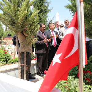 Bayram Arefesinde Şehitliğimizi Ziyaret Ettik. - fotoğraf 3