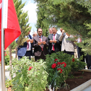 Bayram Arefesinde Şehitliğimizi Ziyaret Ettik. - fotoğraf 2