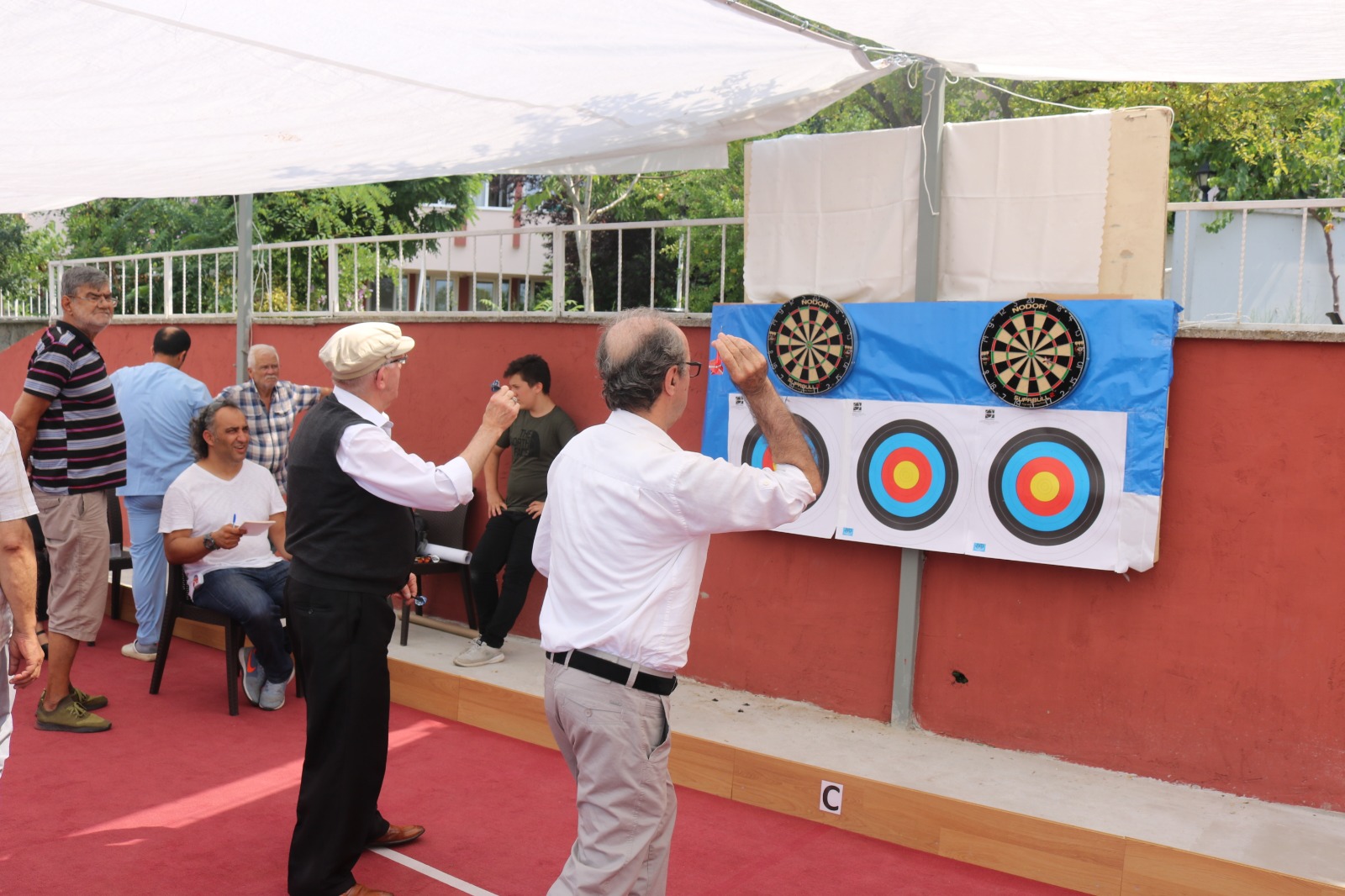 Sporcu çınarlarımız dart ile tanıştı