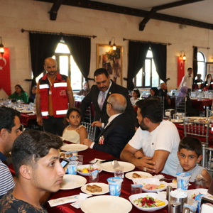 Şehitlerimizin Aileleri ve Gazilerimiz Onuruna Düzenlenen 15 Temmuz Yemeği - fotoğraf 9