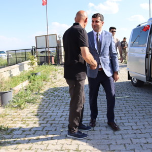 ŞEHİT AİLESİNE BAYRAM ZİYARETİ - fotoğraf 2