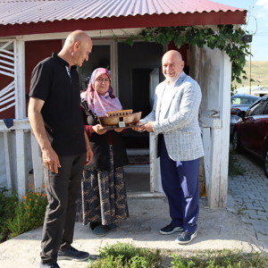 ŞEHİT AİLESİNE BAYRAM ZİYARETİ - fotoğraf 6