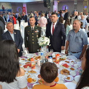 15 Temmuz Demokrasi Şehitlerimiz ve Gazilerimiz Anısına Yemek Düzenlendi - fotoğraf 24