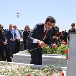 ŞEHİTLİK ZİYARETİ - fotoğraf 2