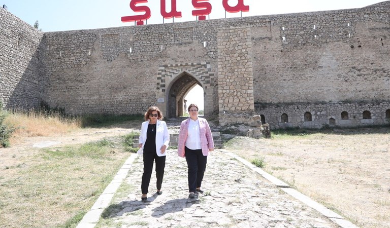 Bakanımız Derya Yanık, 28 Yıl Aradan Sonra Ermenistan’ın İşgalinden Kurtarılan Şuşa’yı Ziyaret Etti