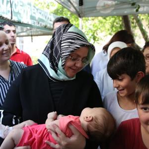 Bakan Selçuk, Düzce’deki Selde Hayatını Kaybedenlerin Yakınlarına Taziye Ziyaretinde Bulundu - fotoğraf 3